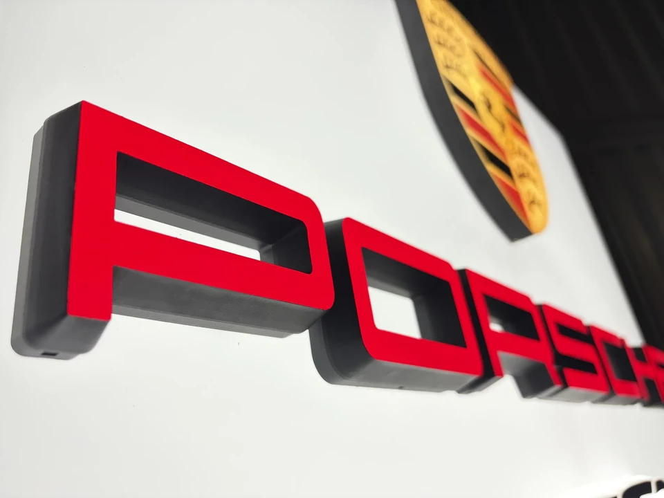 Porsche - Image 11 of 19