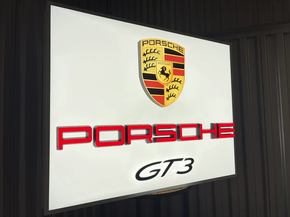 Porsche - Image 5 of 19