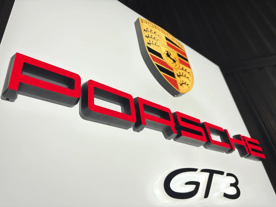 Porsche - Image 8 of 19