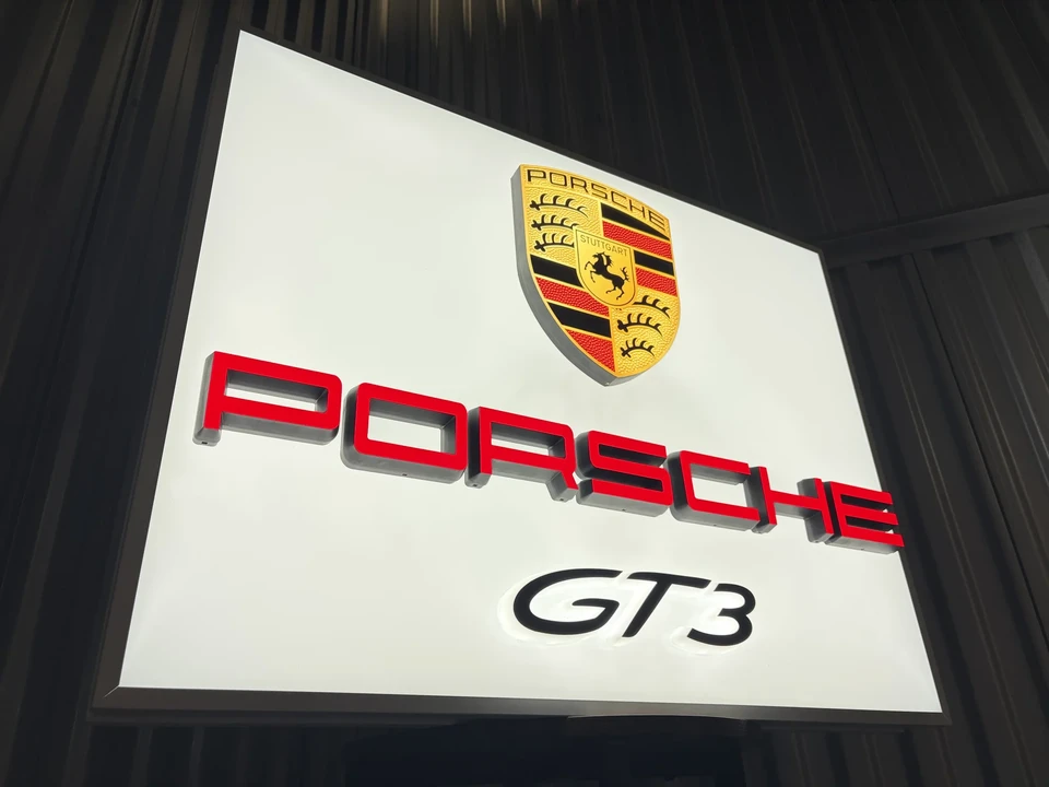 Porsche - Image 4 of 19