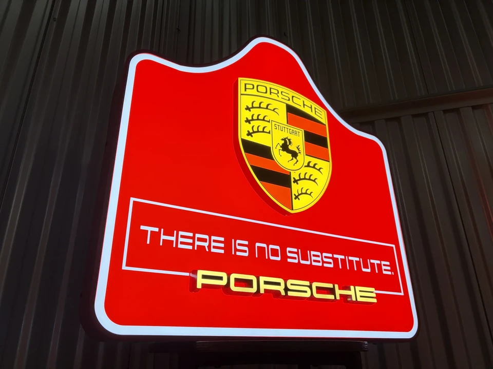Porsche - Image 5 of 17