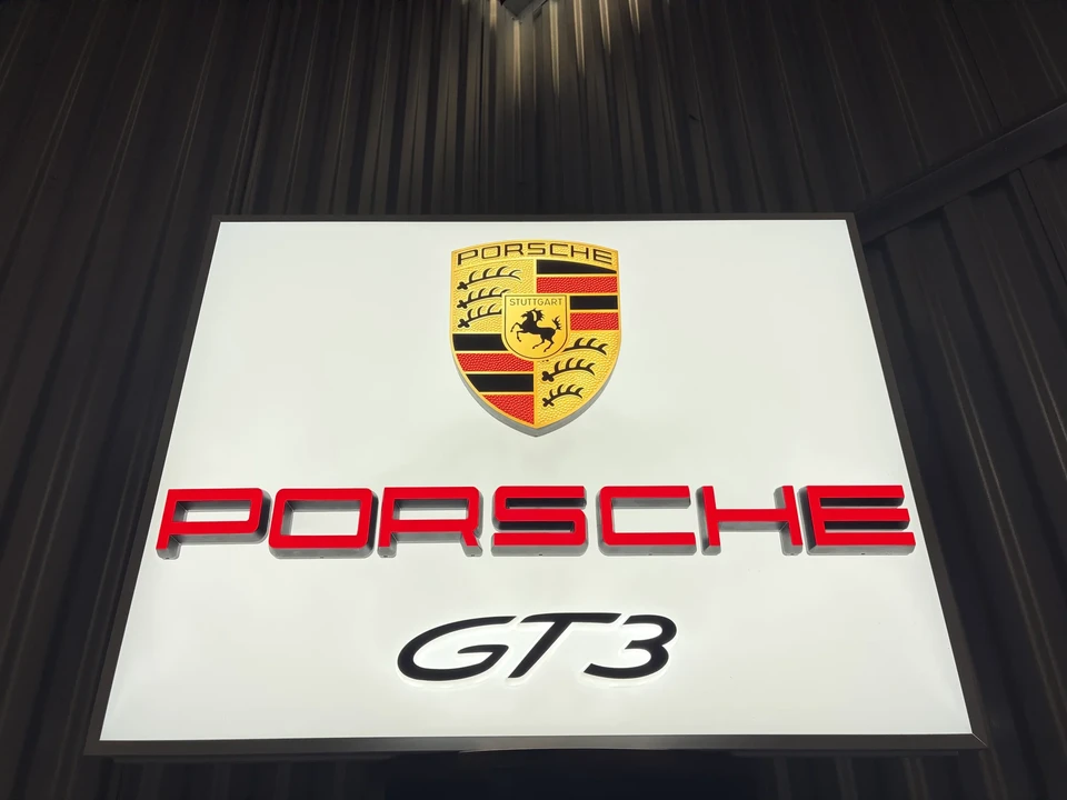 Porsche - Image 3 of 19
