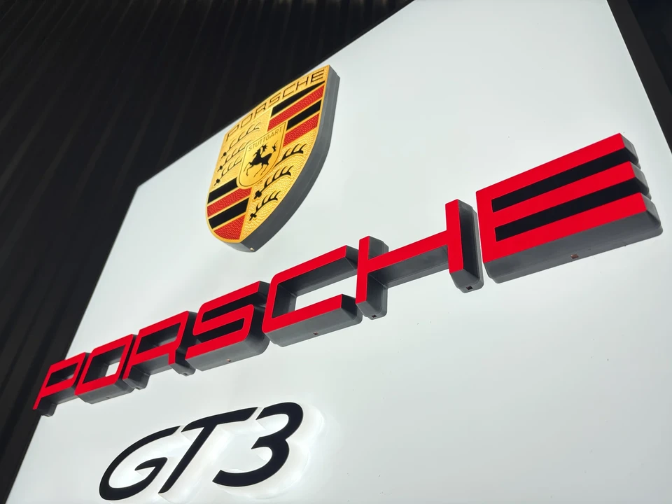 Porsche - Image 10 of 19