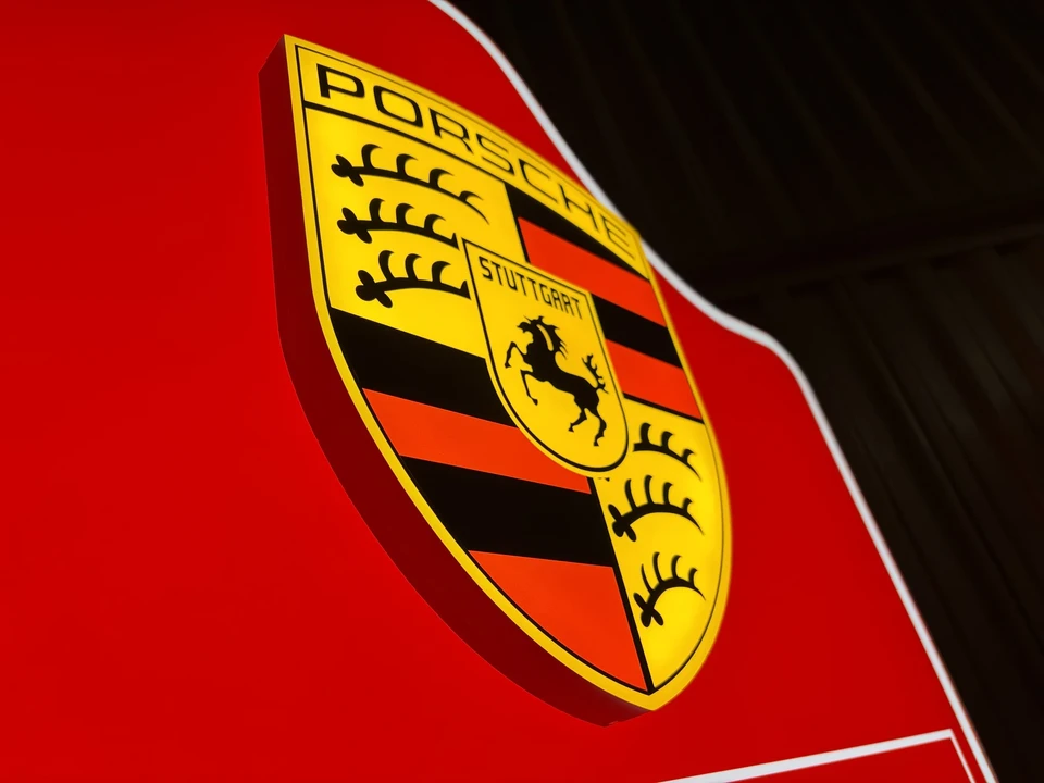 Porsche - Image 9 of 17