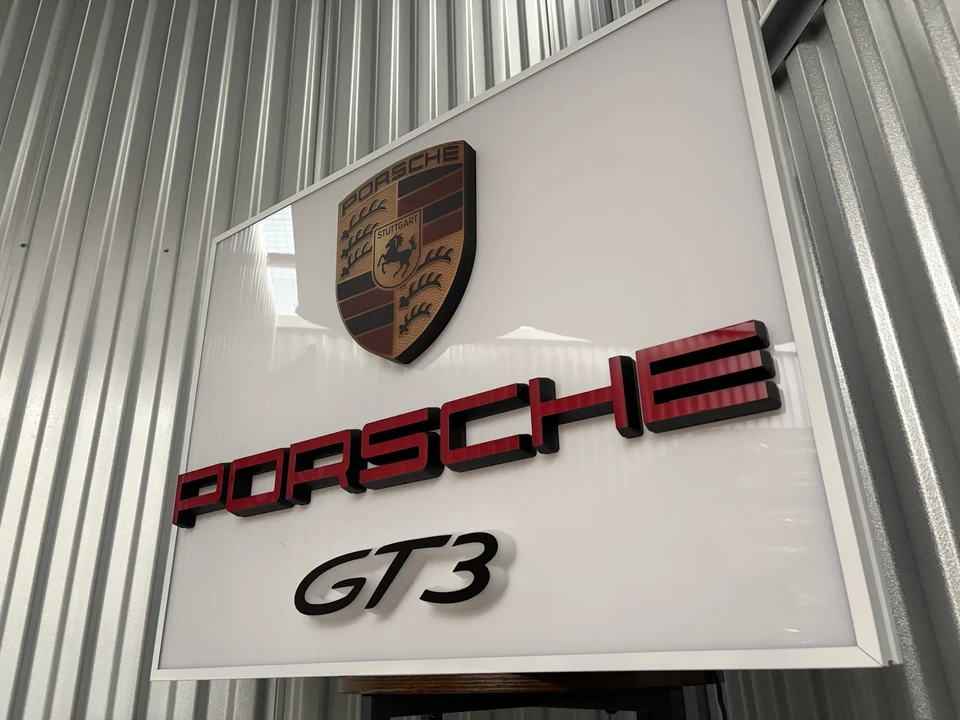 Porsche - Image 14 of 19