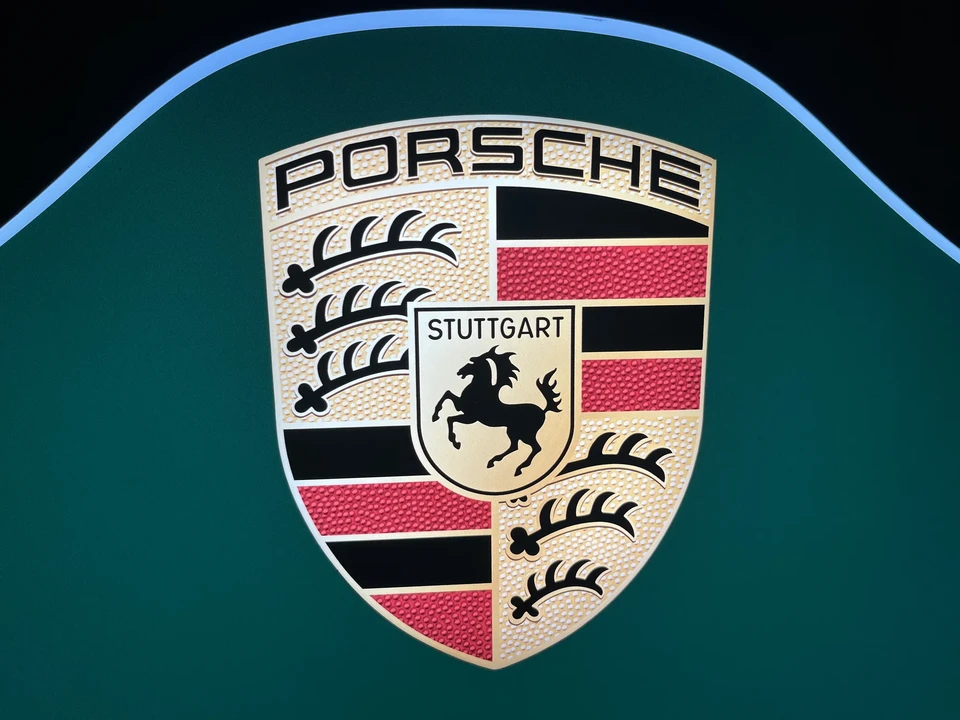 Porsche - Image 15 of 18