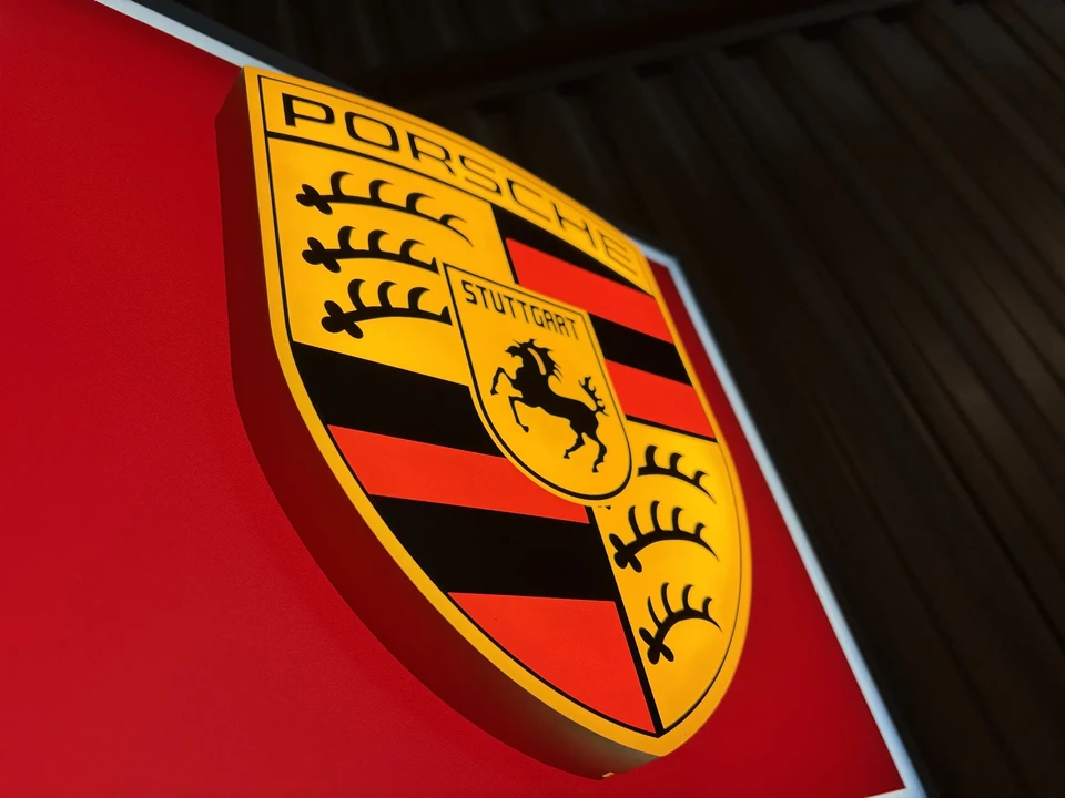 Porsche 911 - Image 9 of 16