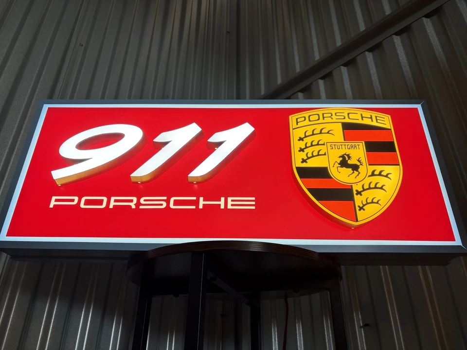 Porsche 911 - Image 2 of 16