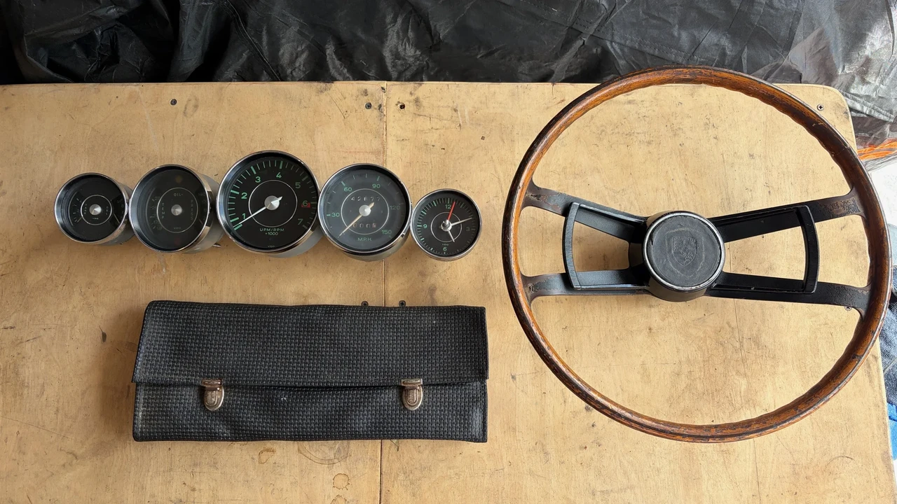 Parts & Memorabilia Mechanical Components - Image 3 of 31