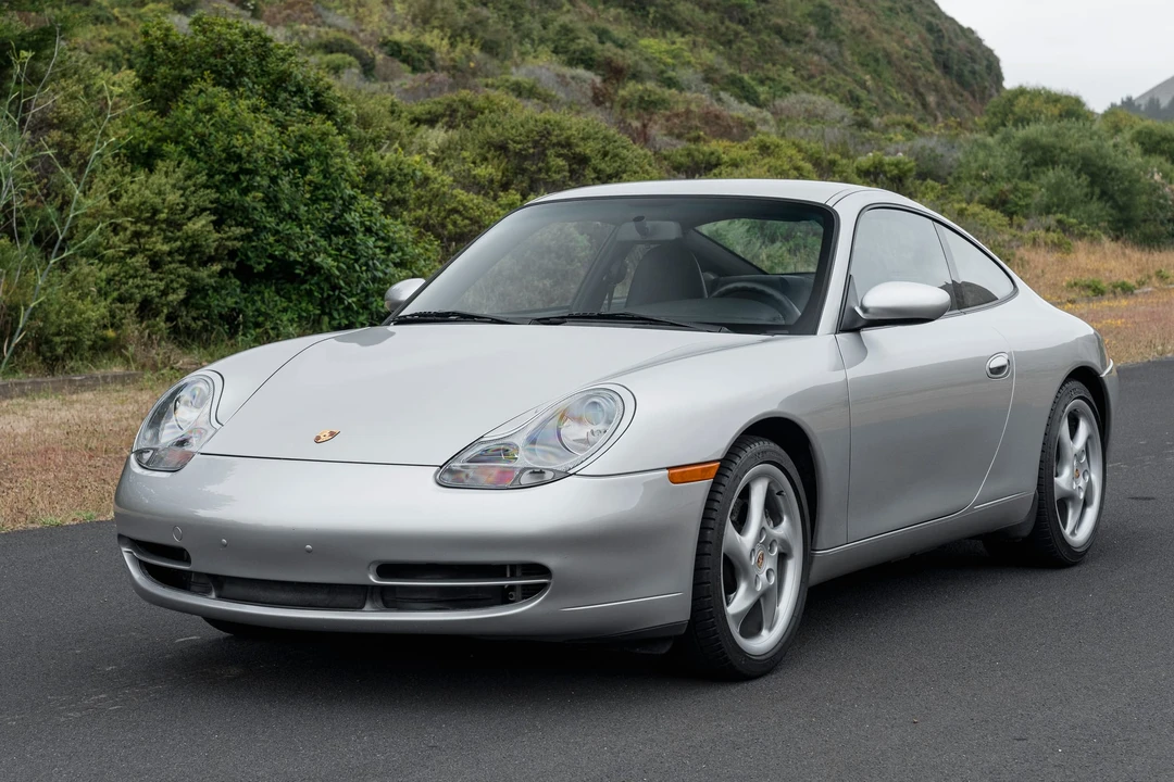 2001 Porsche 996 Carrera 4 - Image 7 of 31