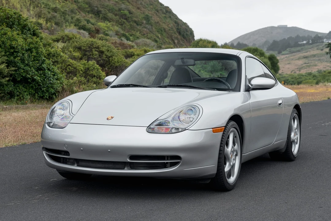 2001 Porsche 996 Carrera 4 - Image 8 of 31