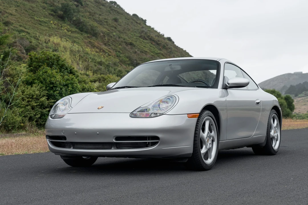 2001 Porsche 996 Carrera 4 - Image 10 of 31