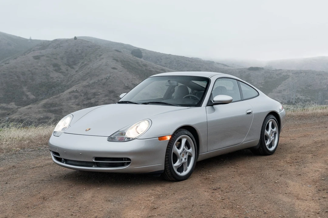 2001 Porsche 996 Carrera 4 - Image 11 of 31