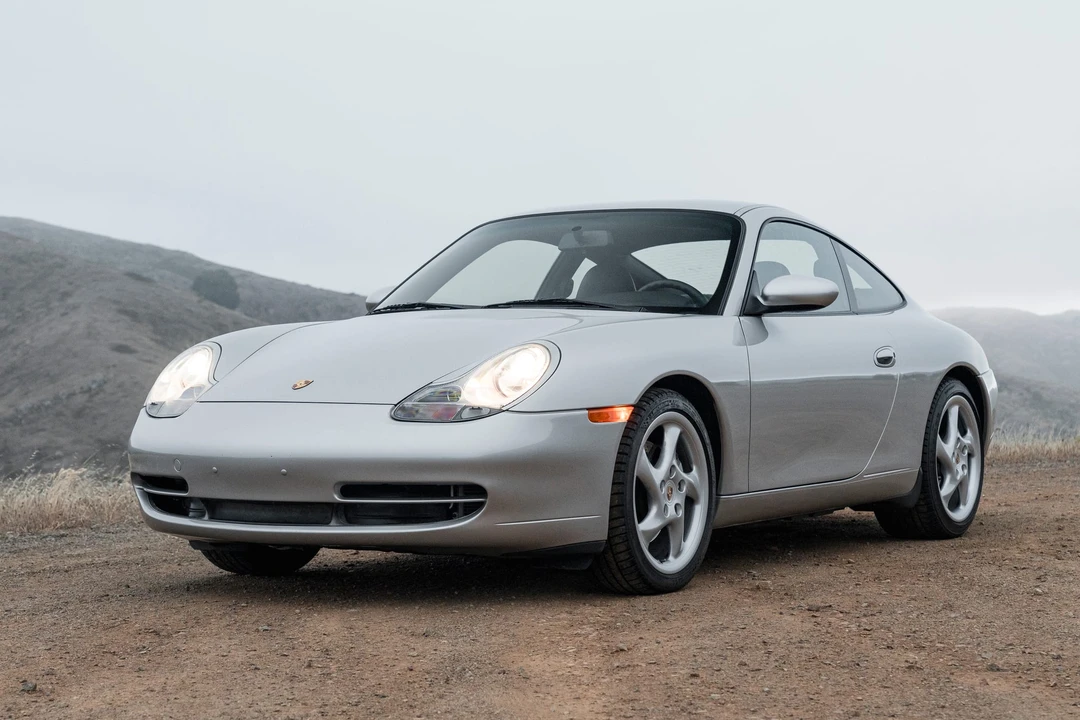2001 Porsche 996 Carrera 4 - Image 12 of 31