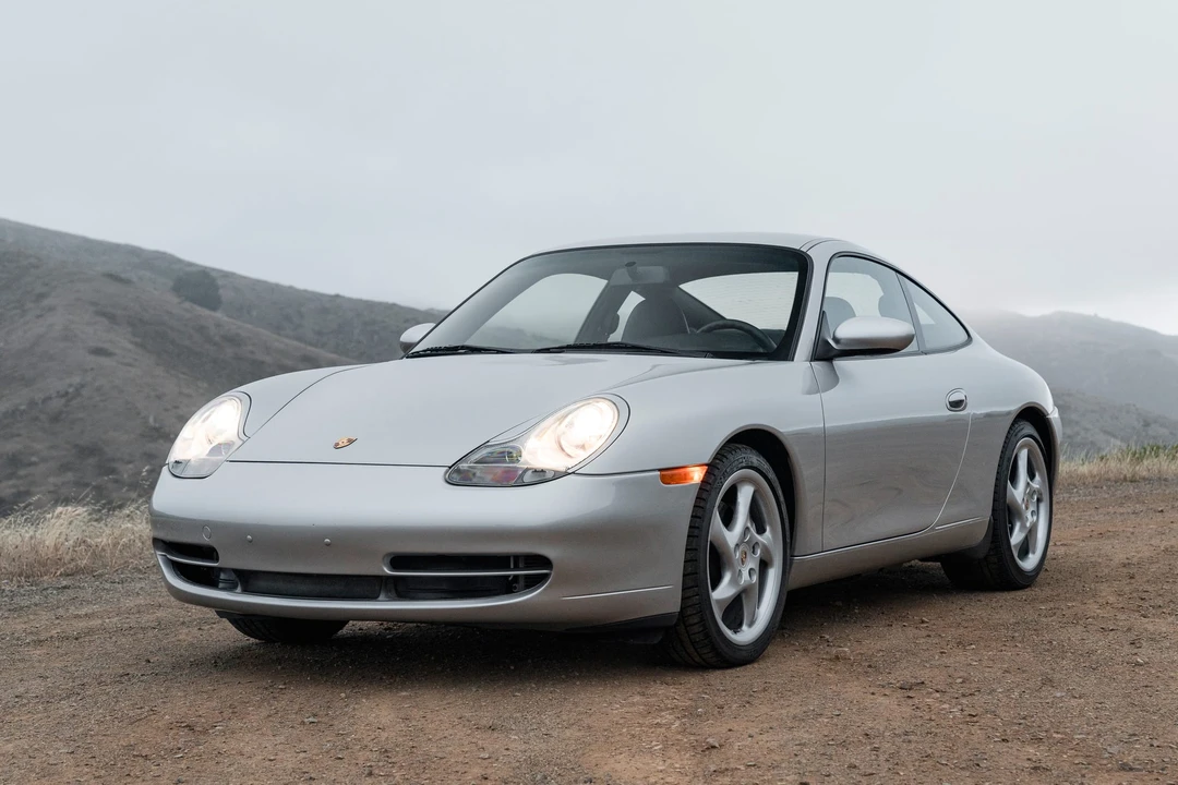 2001 Porsche 996 Carrera 4 - Image 14 of 31