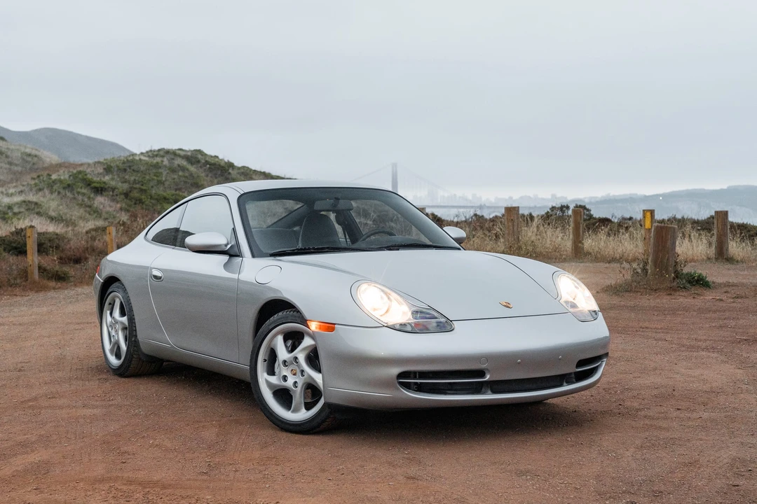 2001 Porsche 996 Carrera 4 - Image 25 of 31
