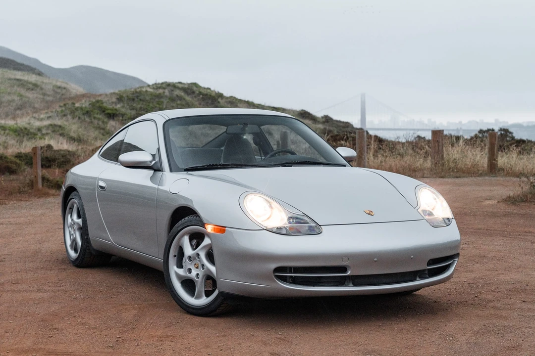 2001 Porsche 996 Carrera 4 - Image 26 of 31