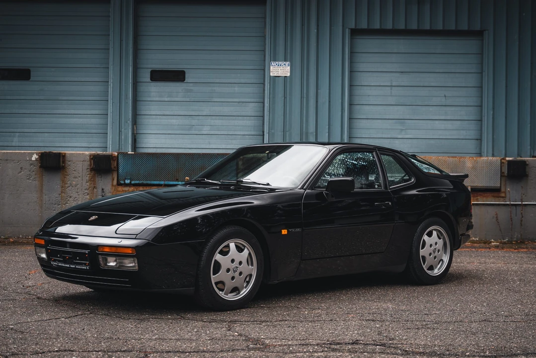 1990 Porsche 944 S2 - Image 2 of 31