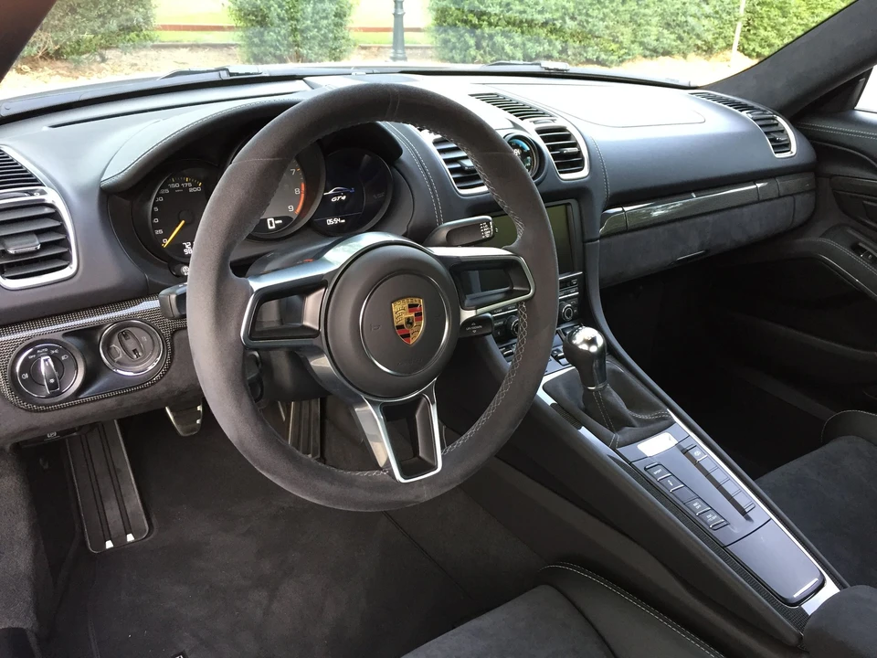2016 Porsche 981 Cayman GT4 - Image 8 of 15