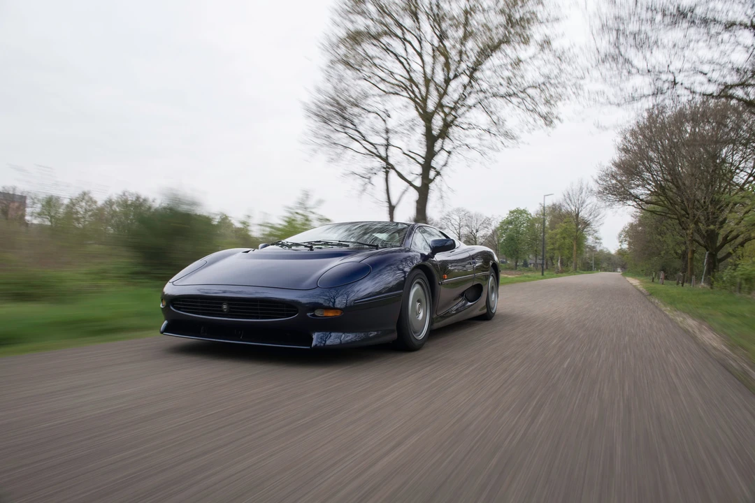 1993 Jaguar XJ220 - Image 9 of 31