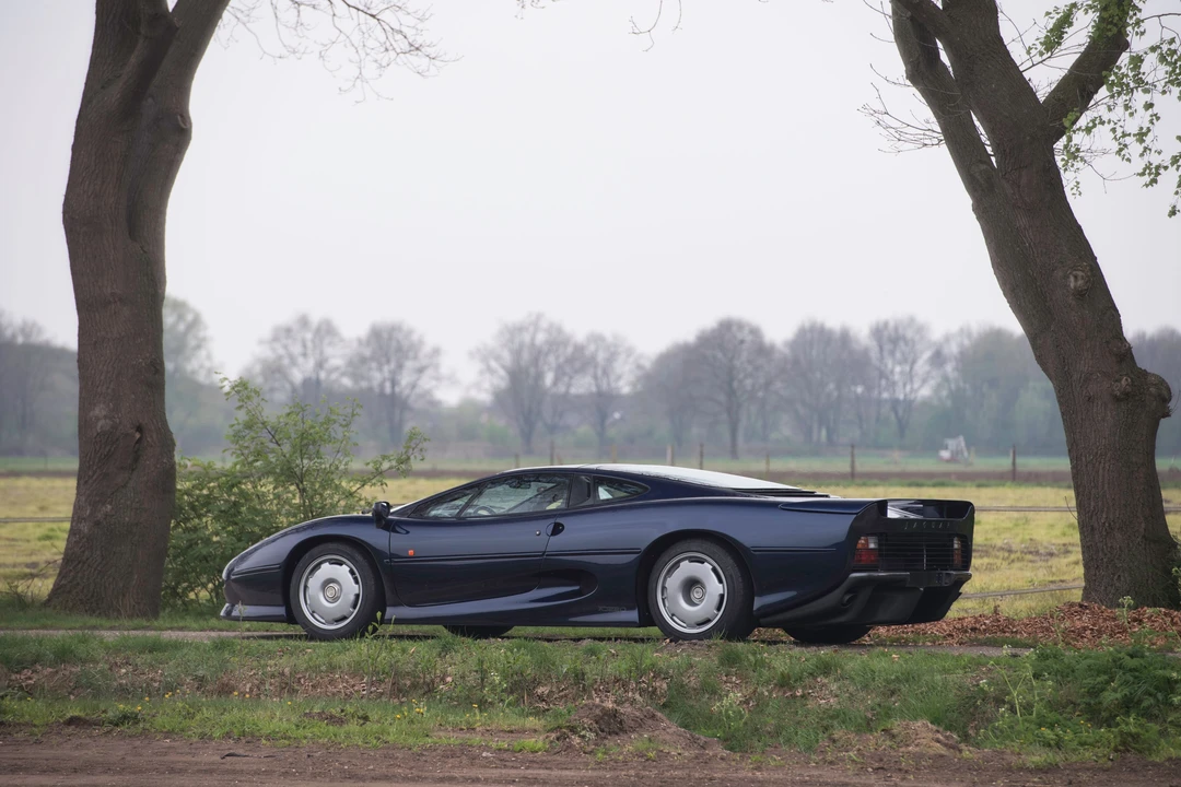 1993 Jaguar XJ220 - Image 15 of 31