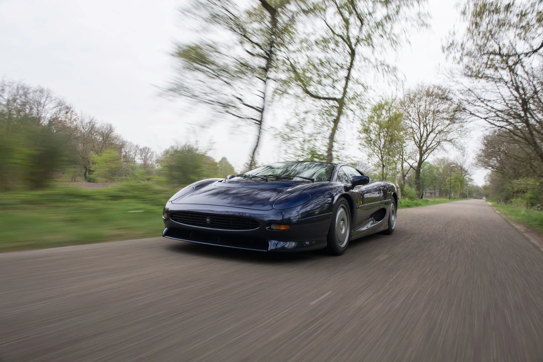 1993 Jaguar XJ220 - Image 8 of 31