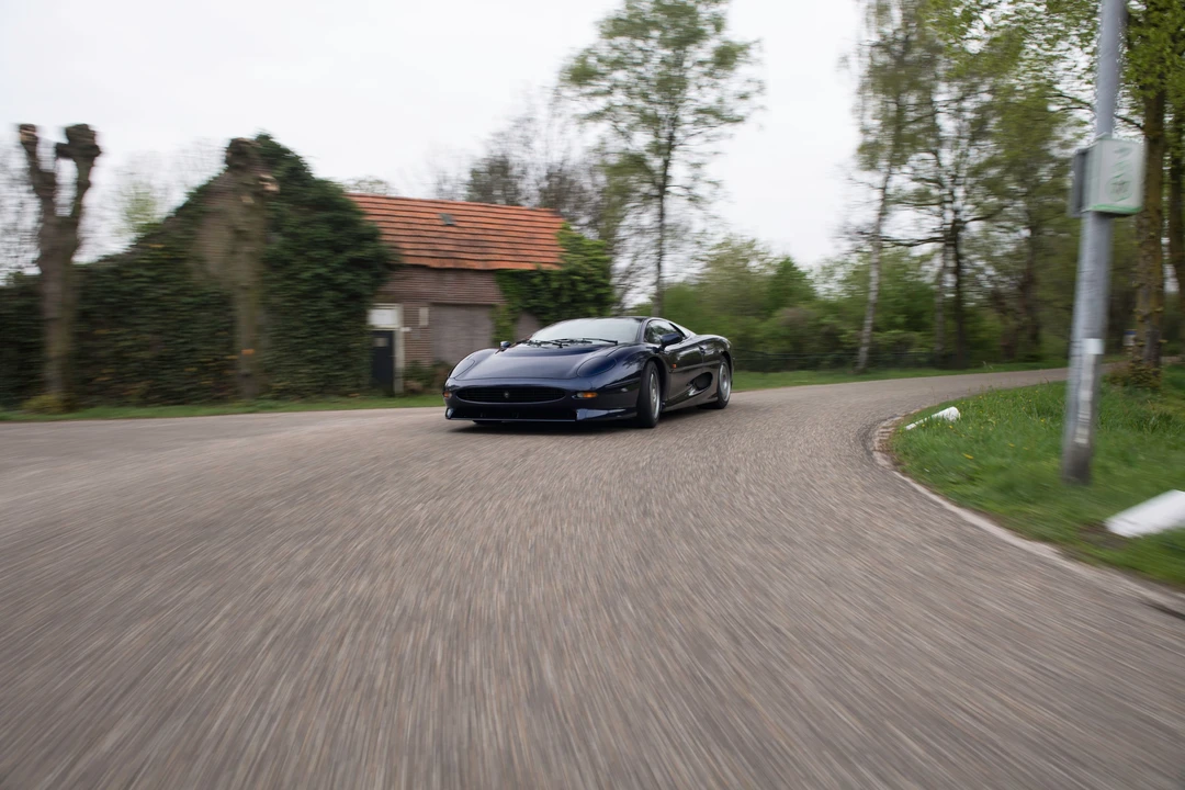 1993 Jaguar XJ220 - Image 11 of 31