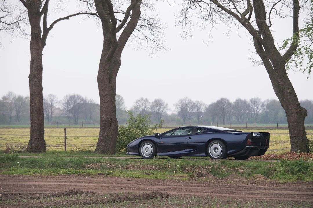 1993 Jaguar XJ220 - Image 16 of 31