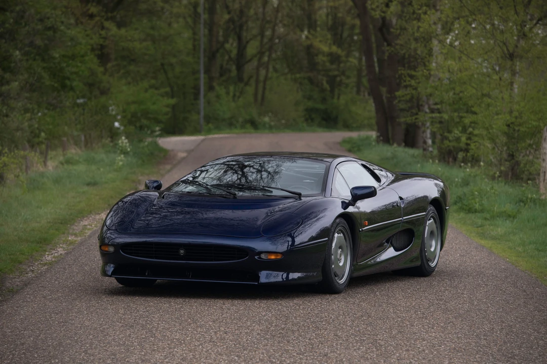 1993 Jaguar XJ220 - Image 12 of 31