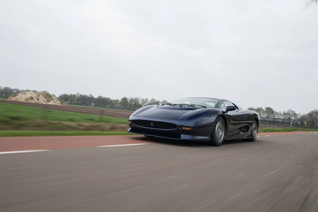 1993 Jaguar XJ220 - Image 10 of 31