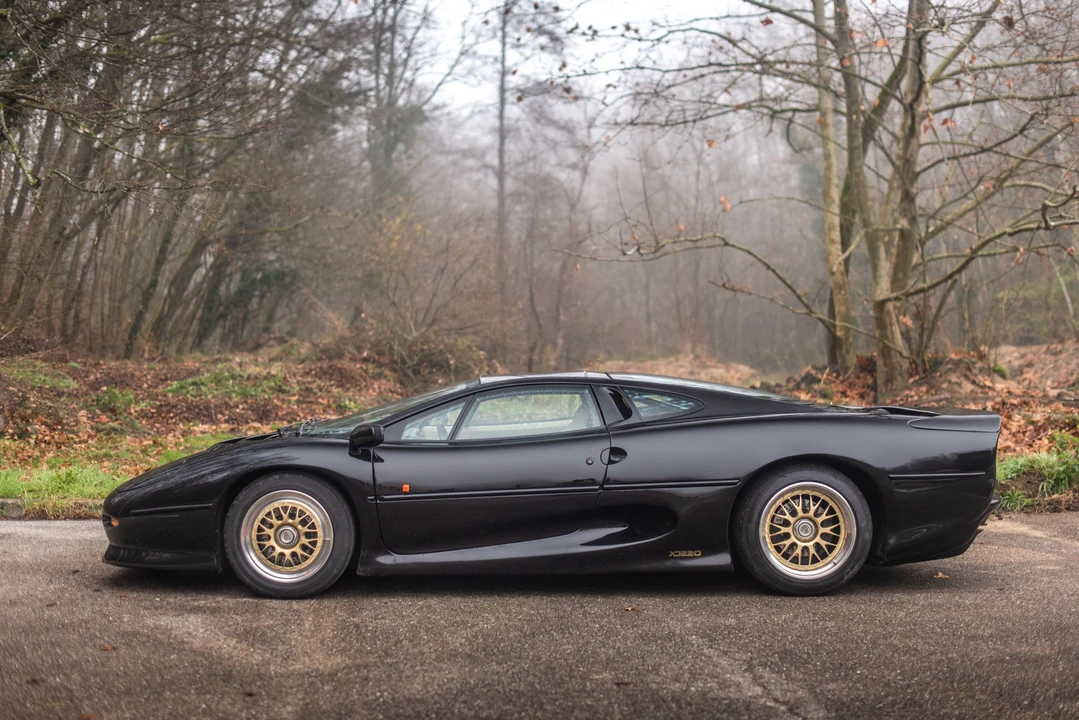 1993 Jaguar XJ220 - Image 17 of 31