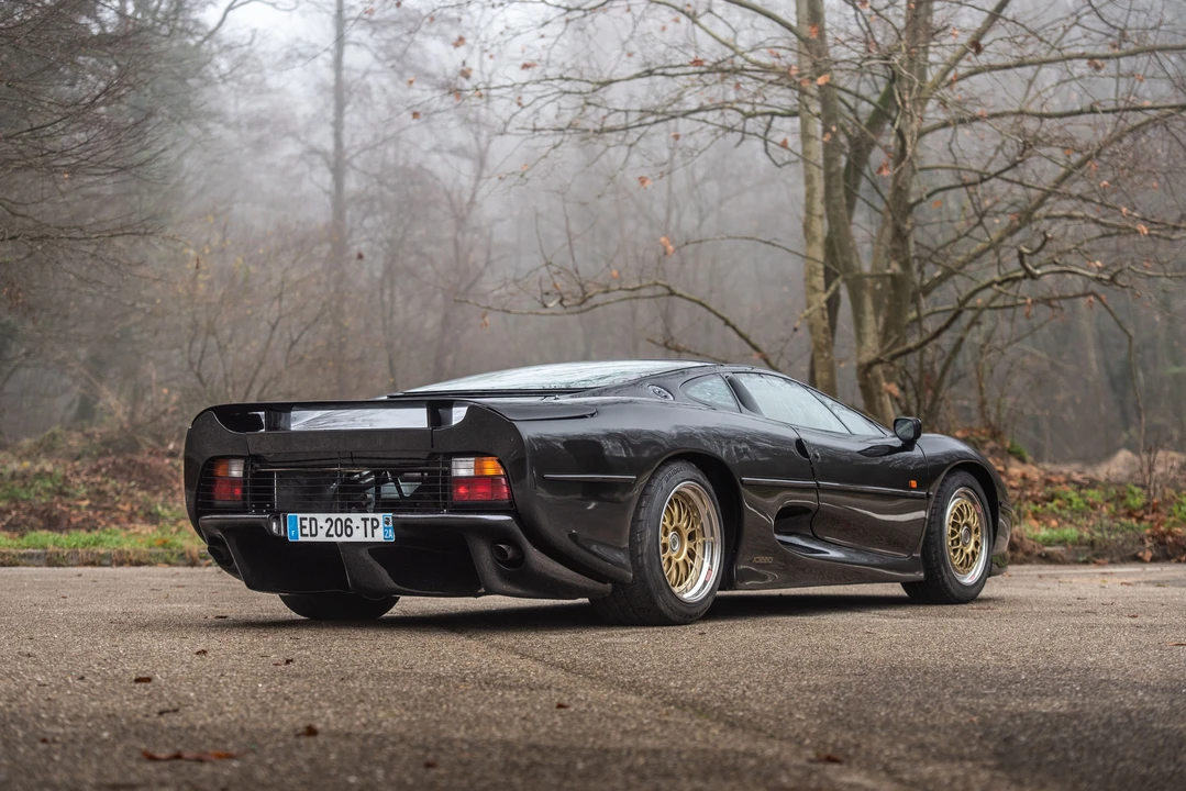 1993 Jaguar XJ220 - Image 13 of 31