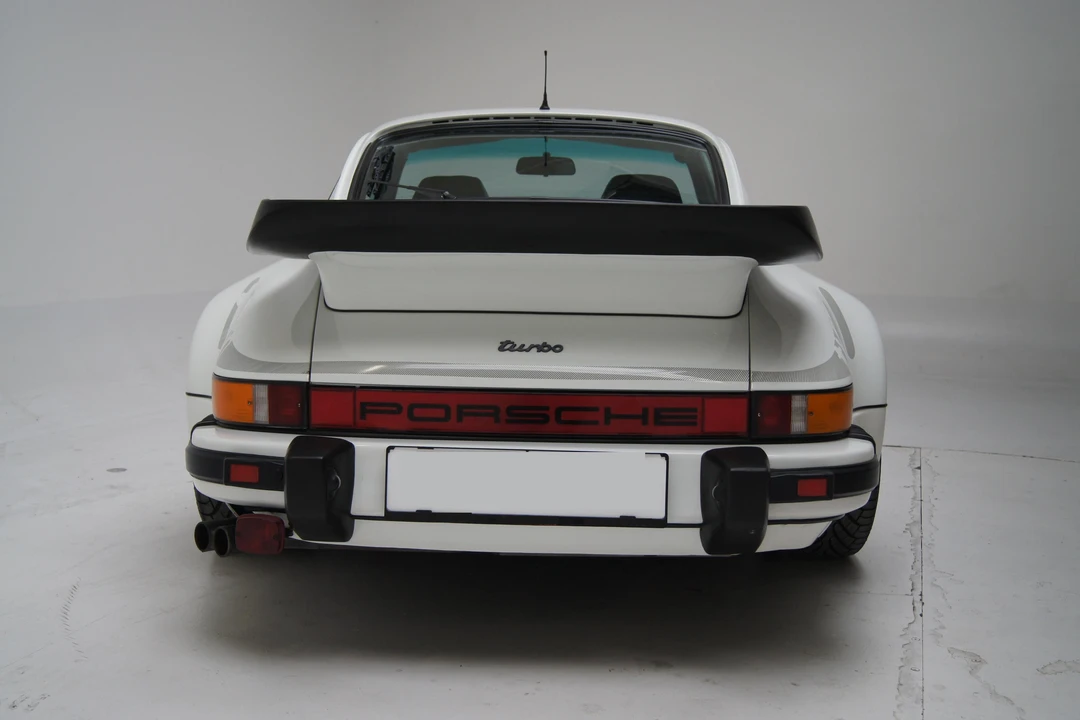 Porsche 930 Turbo - Image 9 of 27
