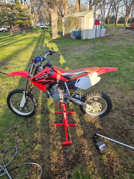 Honda CR - Image 4 of 5