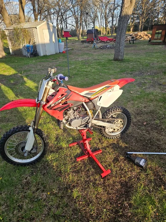Honda CR - Image 2 of 5