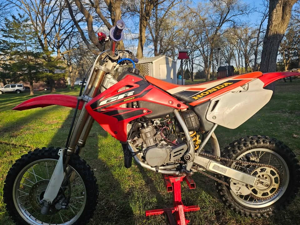 Honda CR - Image 5 of 5