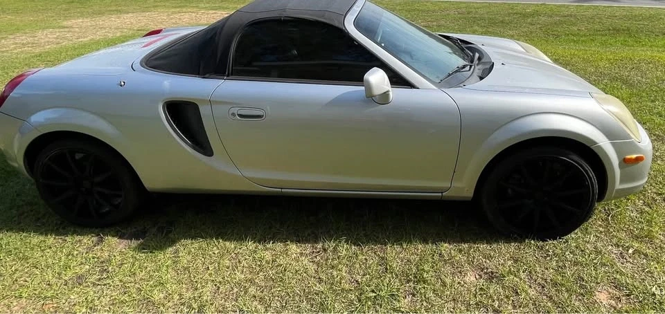 2002 Toyota MR2 Spyder/MR-S - Image 2 of 3