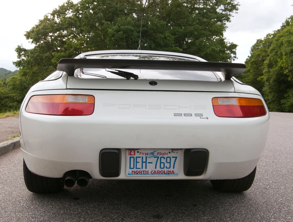 1989 Porsche 928 - Image 3 of 10