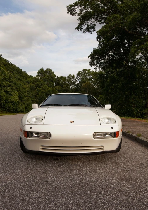 1989 Porsche 928 - Image 2 of 10