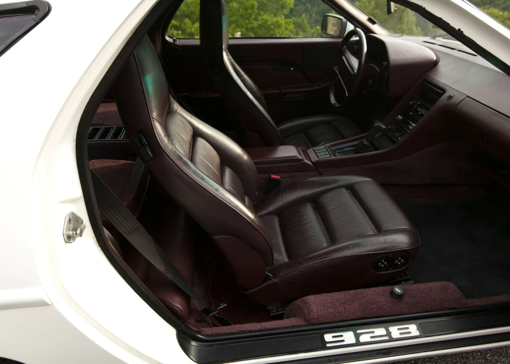 1989 Porsche 928 - Image 7 of 10