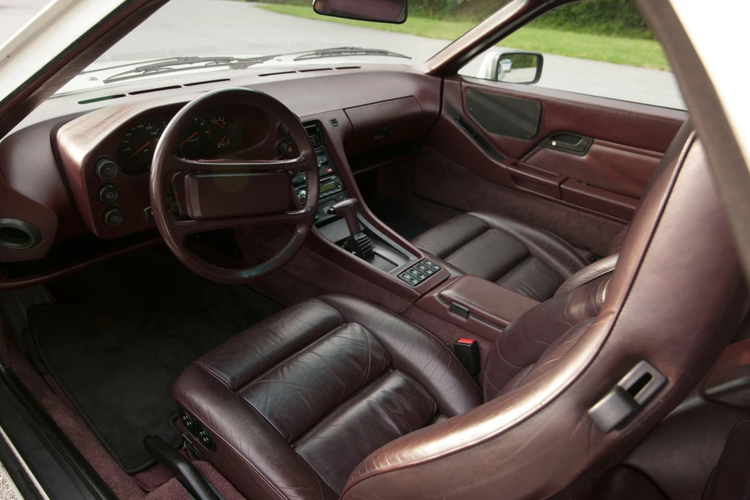 1989 Porsche 928 - Image 6 of 10
