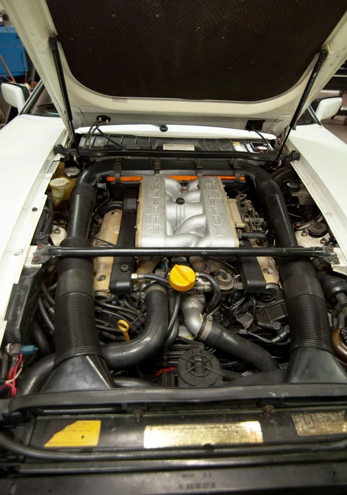 1989 Porsche 928 - Image 5 of 10