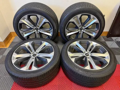 Audi 21-inch Q7 SQ7 Sport Wheels with 3 Tires