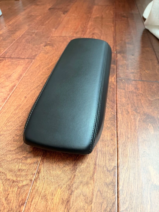 2017 Parts & Memorabilia Seats & Interior - Image 2 of 3