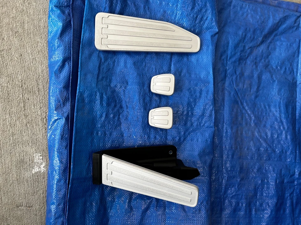 Parts & Memorabilia Seats & Interior - Image 2 of 4