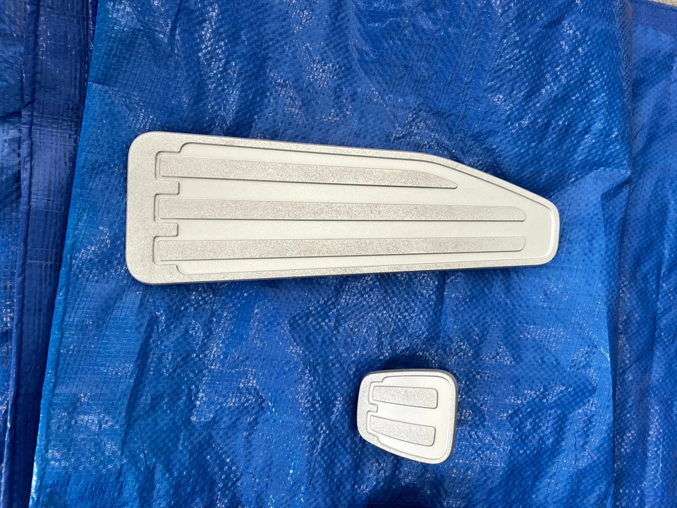 Parts & Memorabilia Seats & Interior - Image 3 of 4