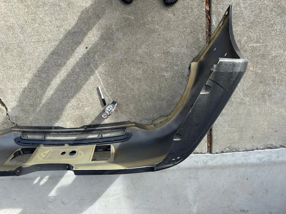 2009 Parts & Memorabilia Bodywork - Image 7 of 14