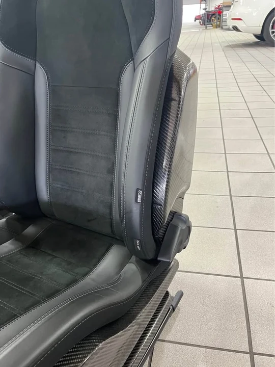 Parts & Memorabilia Seats & Interior - Image 2 of 9