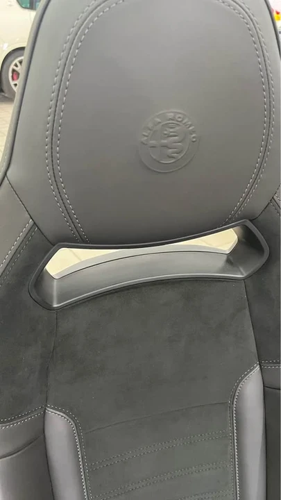 Parts & Memorabilia Seats & Interior - Image 6 of 9