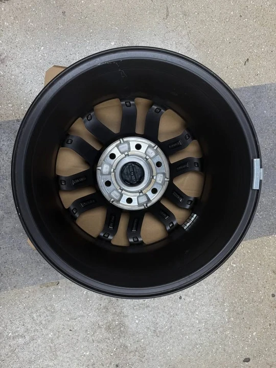 Parts & Memorabilia Other Wheels - Image 3 of 3